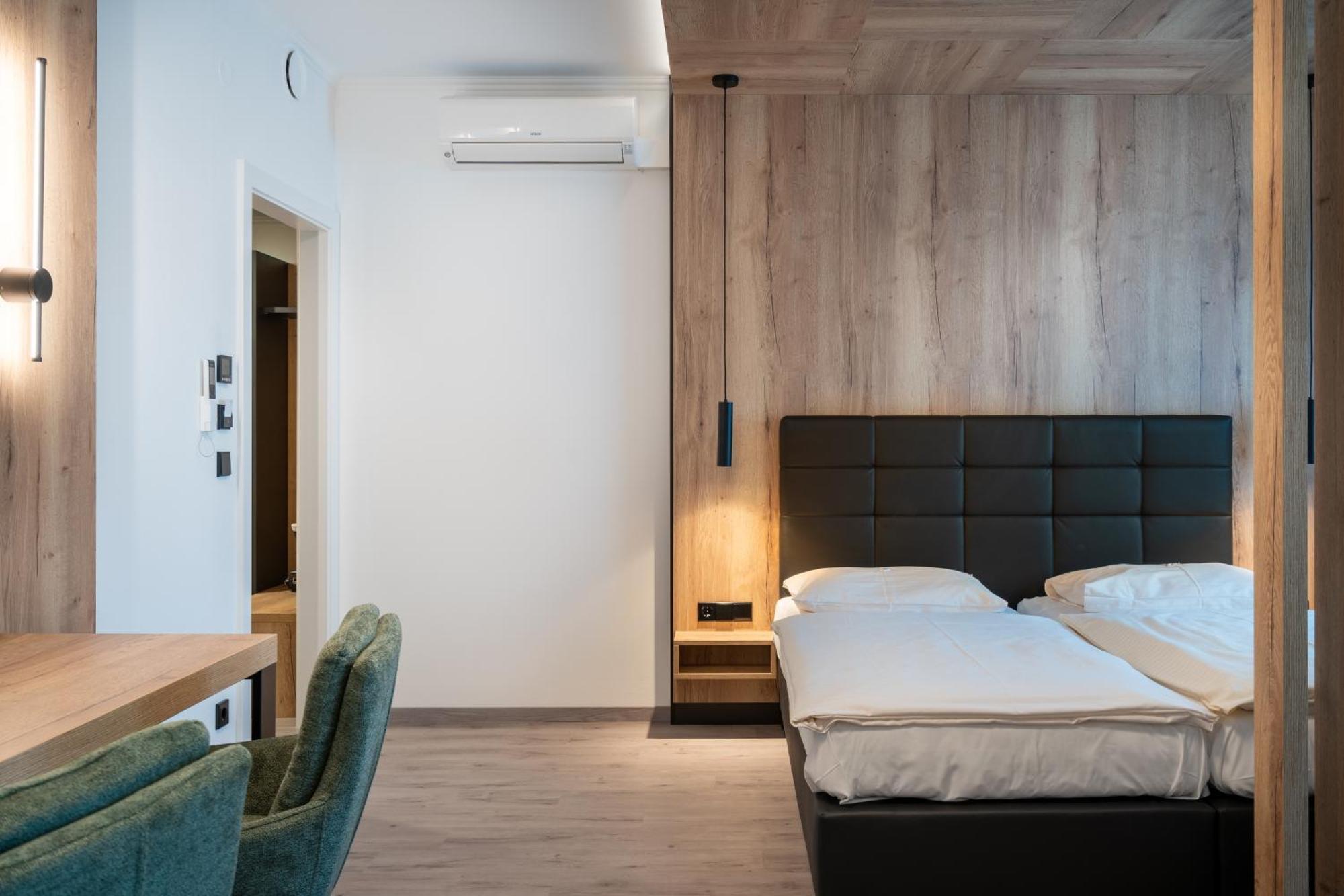 City Hotel Stockerau Eksteriør billede